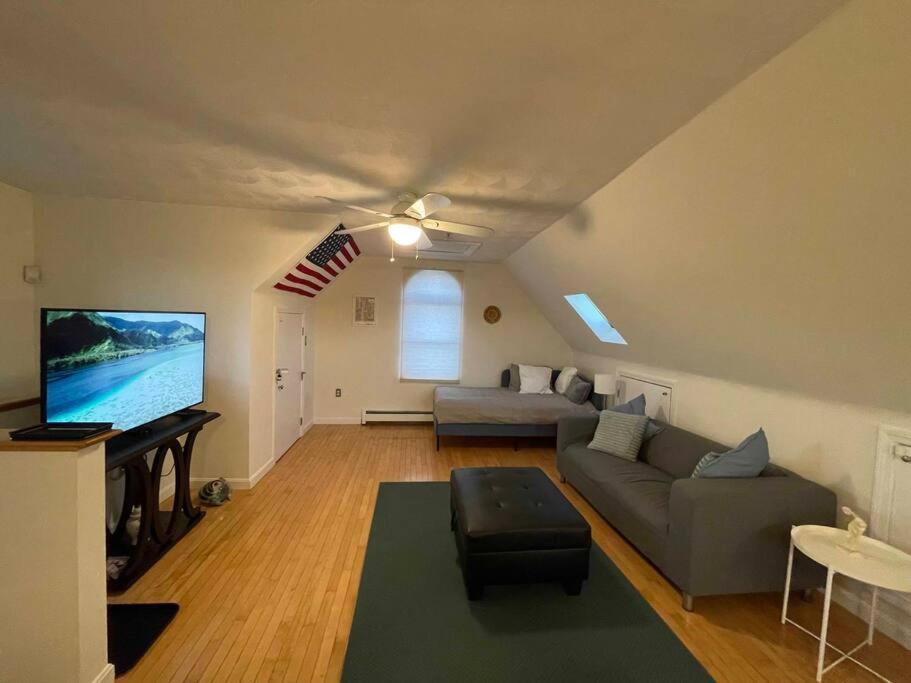 Cozy Condo With All Perks & Parking Close To Encore Casino Everett Exterior photo