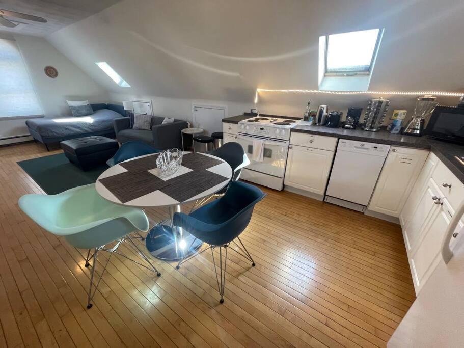 Cozy Condo With All Perks & Parking Close To Encore Casino Everett Exterior photo