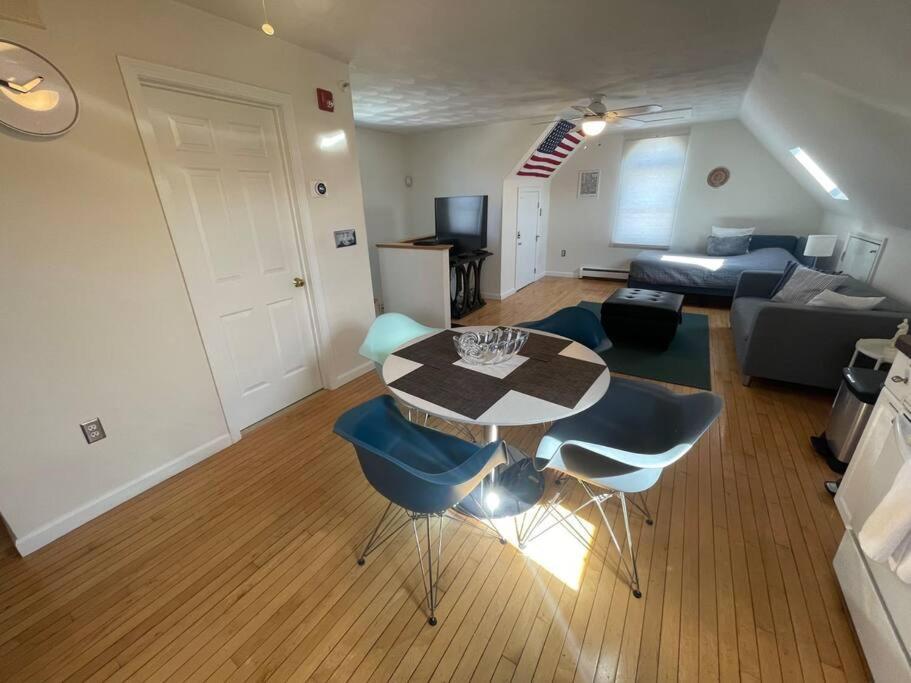 Cozy Condo With All Perks & Parking Close To Encore Casino Everett Exterior photo